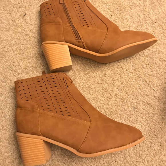Light BrownLaser Cutout Tan Heeled Zip Ankle Boots - Picture 5 of 6